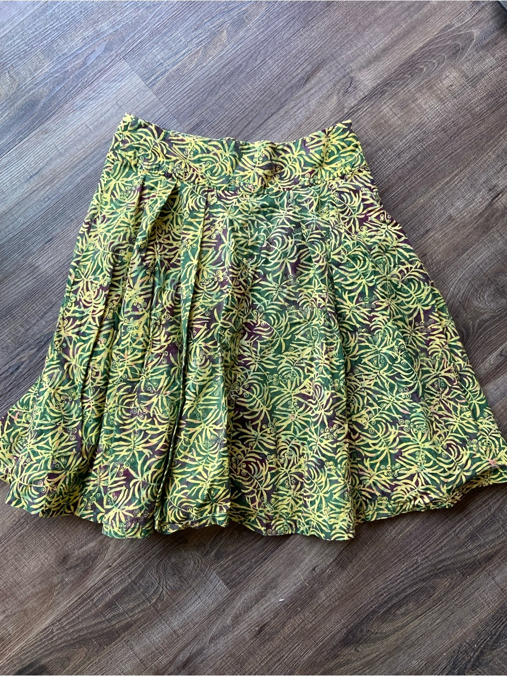 Women's Green & Yellow Patterned Pleated Skirt